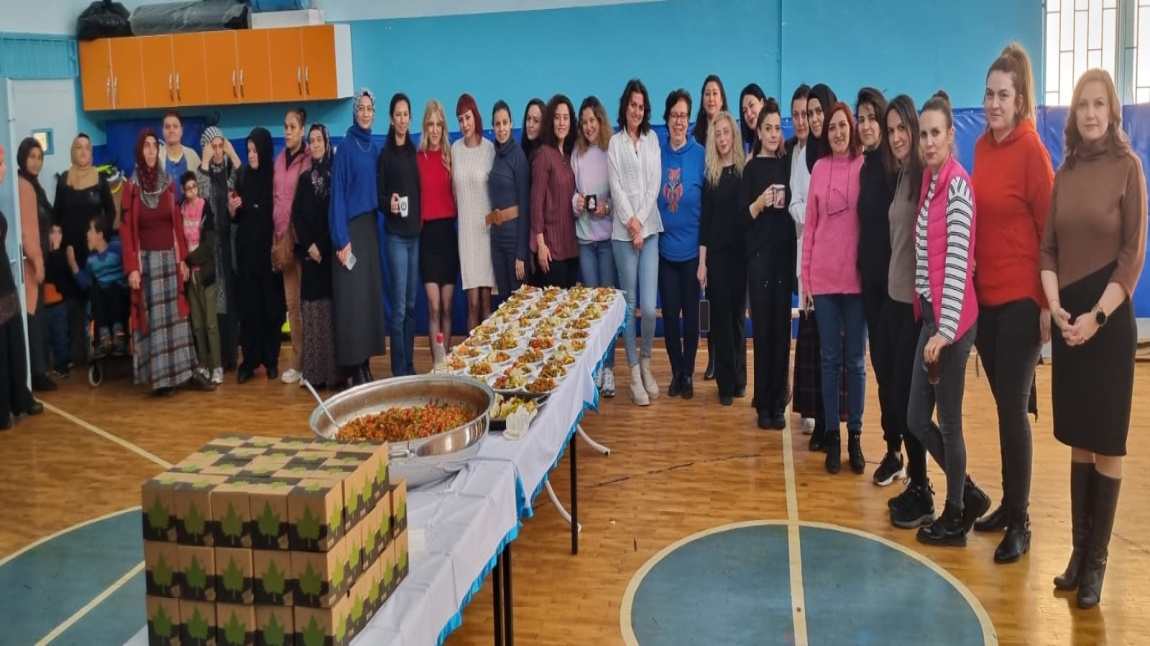 Okul Aile Birliğimiz kısır etkinliği ile Kadınlar gününü kutladı.